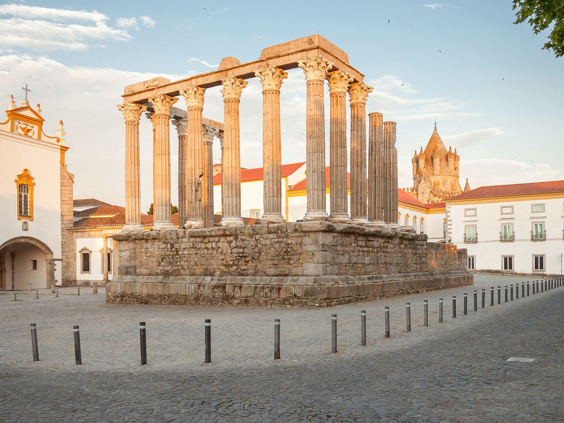 Ruinen eines römischen Tempels in Evora